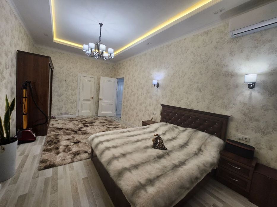 Новостройка квартира сотилади(қизиқ бўса нархи келишилади),ўзимни уйим