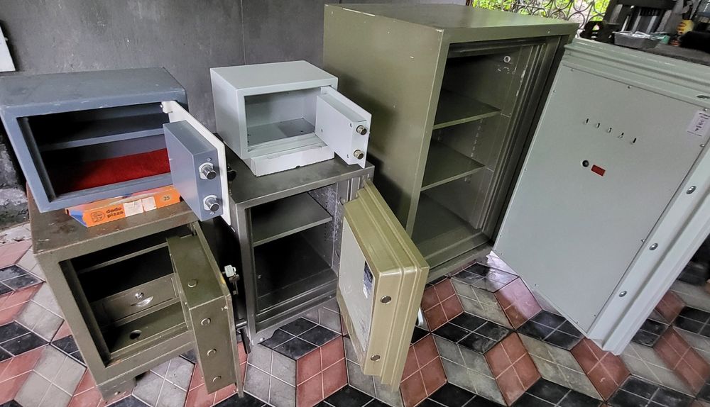 Продам сейфы разные