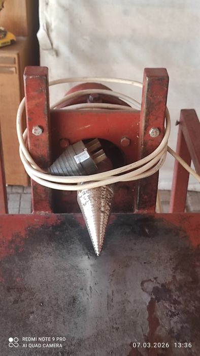 Машина за цепене на дърва