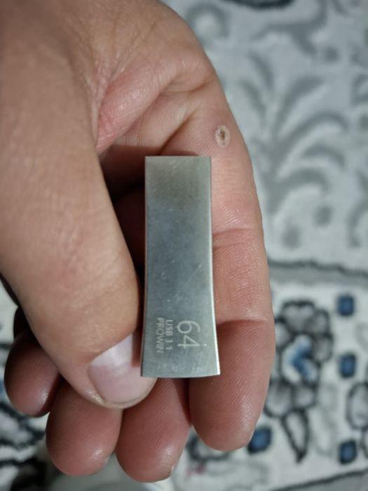 Samsung 64Gb flesh xotira sotiladi