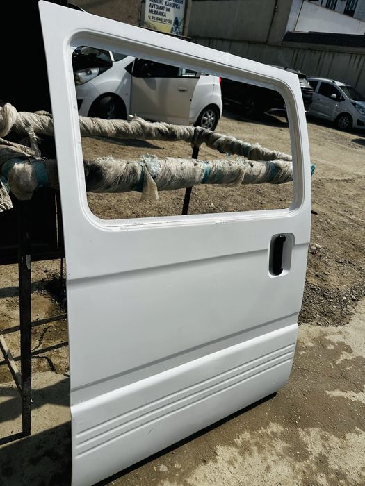 Damas eshik sotiladi