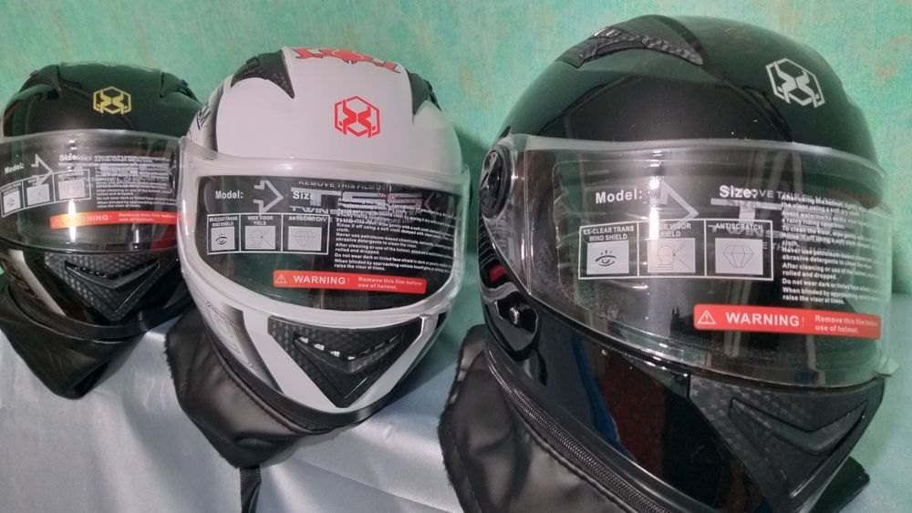 Продаётся мото шлемы НОВЫЙ. Очень удобно и лёгкий.