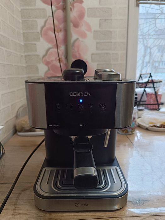 Продам кофемашину .Срочно .