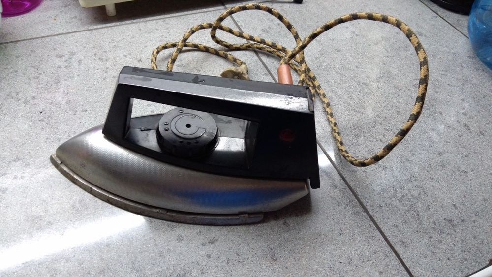 Метална работеща ютия