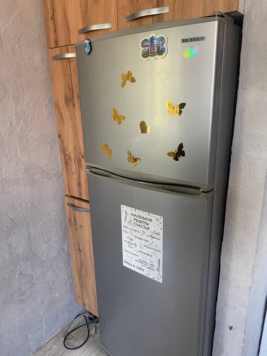 Продам холодильник размер 160-60