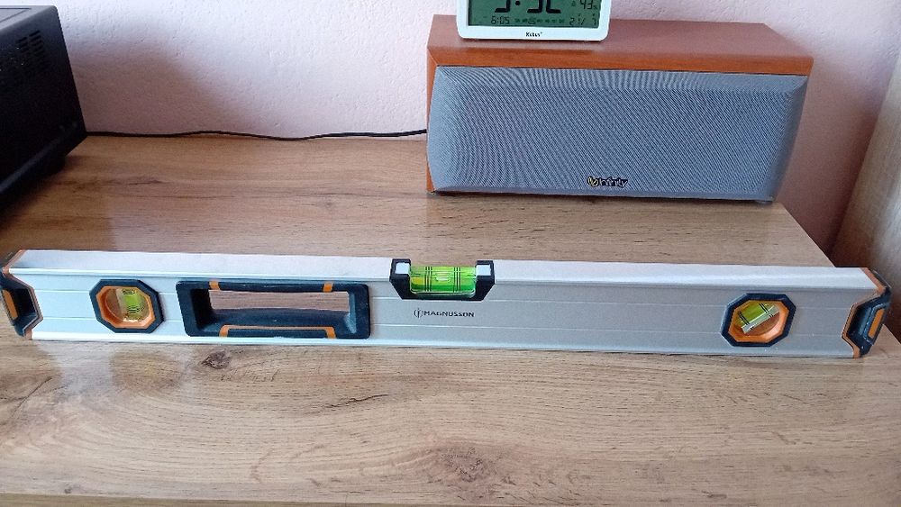 Nivela     magnetică manuson