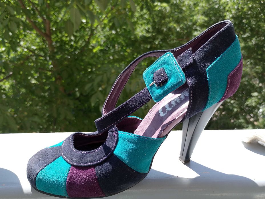 Красиви трицветни обувки от естествена кожа, номер 39 - 39,5.