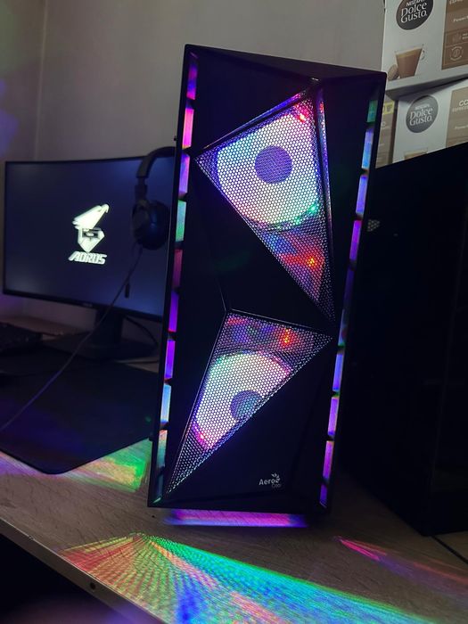 Vand Calculator/PC de gaming, r5 2600 Vega 64 8GB+