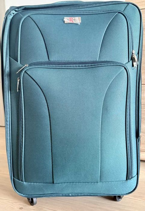 Страхотен куфар с колелца