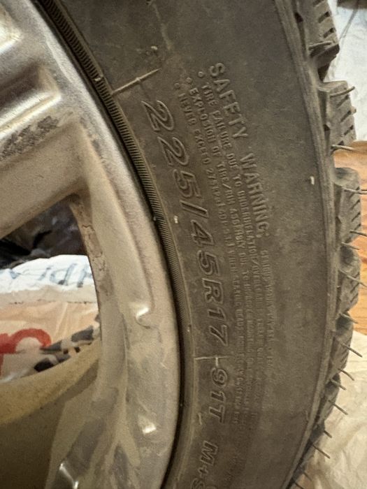 Зимние резины 225/45/17 вместе с дисками