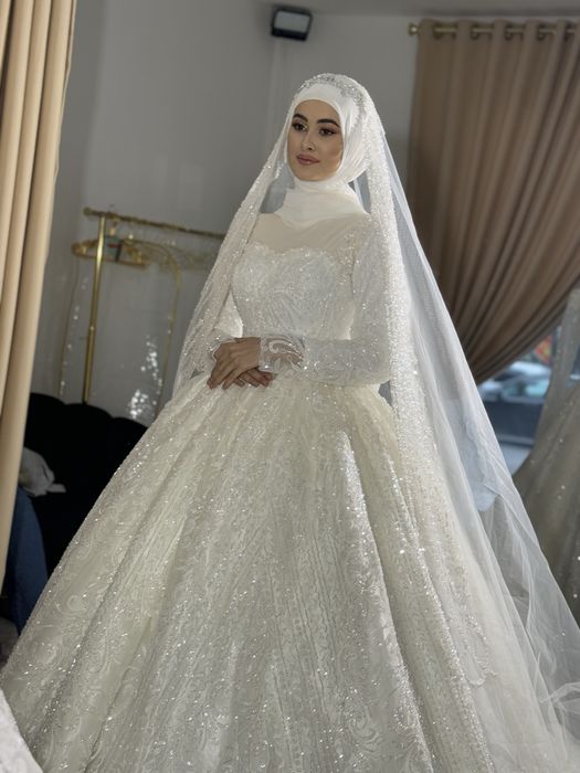 Kelin ko’ylaklar sotiladi