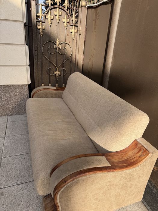 Продаю диван б/у в хорошем состоянии.