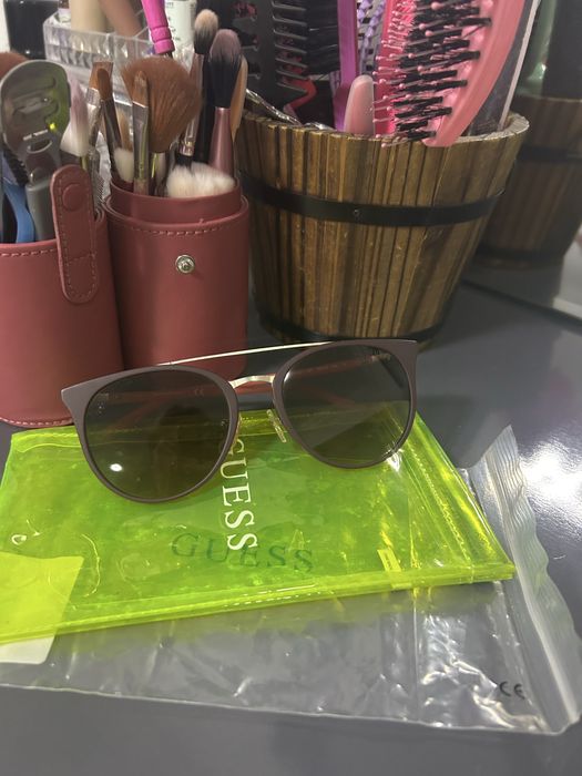 Слънчеви очила на Guess