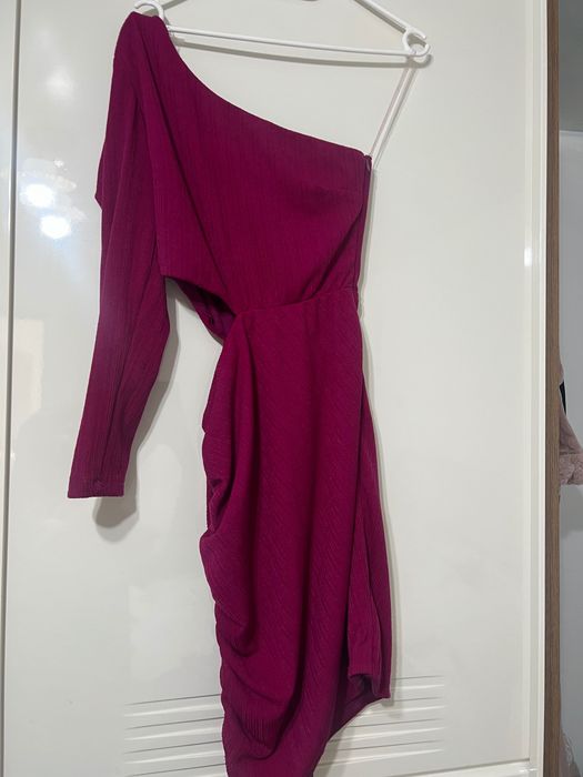 Рокля с едно рамо