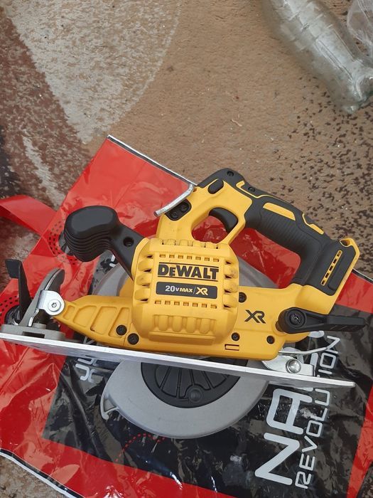 Devalt circula r20v dcs570 brushles
