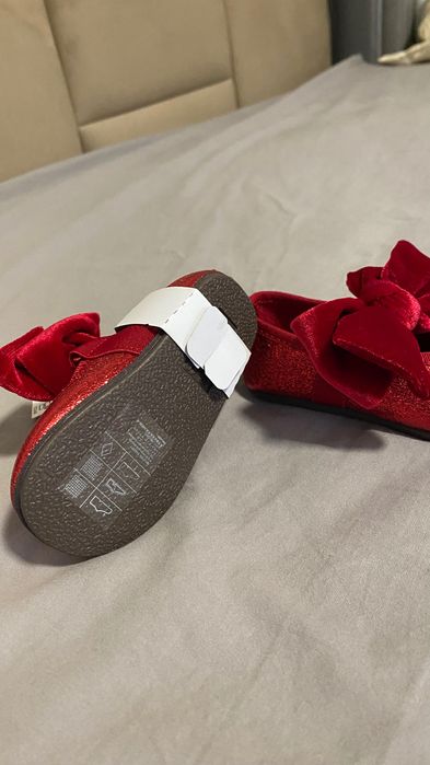 Нови разкошни червени обувки H&M р-р 18-19