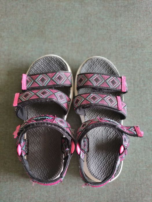 Încălțăminte fata: adidași Puma 34, Nike 32, sandale Skechers 29,