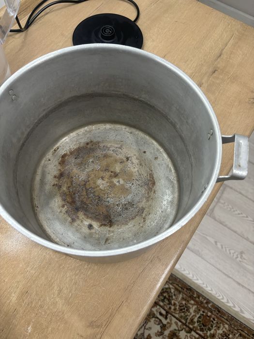 Продам кастрюля 5л -2000т