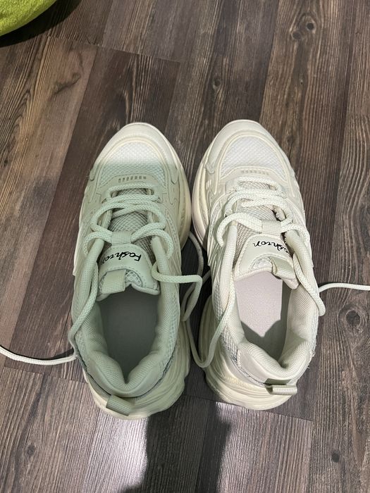 Бежави обувки 37 номер