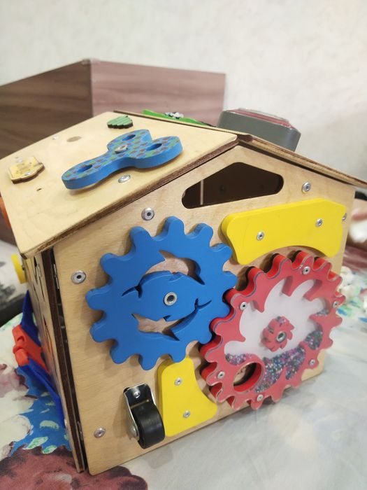 Продам игрушки развивающие