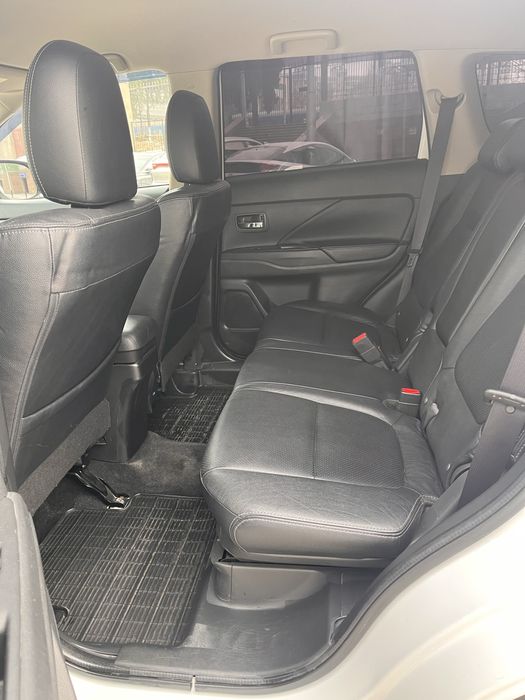 Mitsubishi Outlander 2015 год