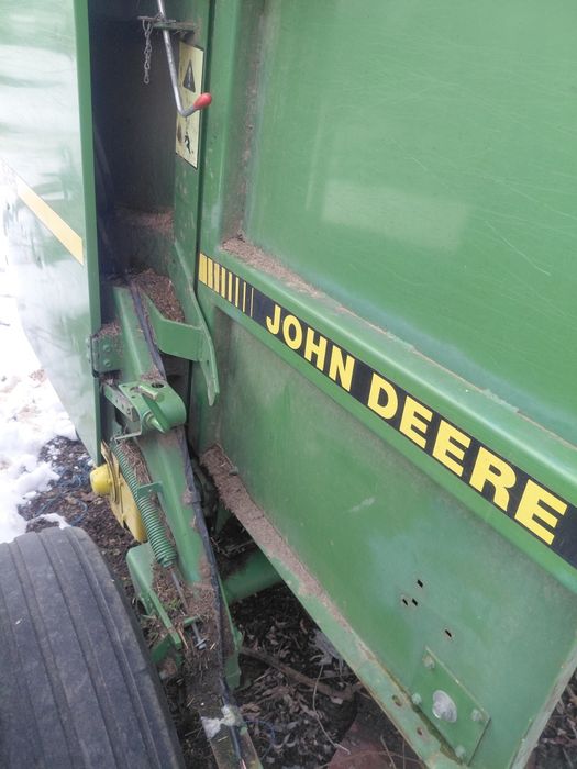 Vand presa de baloti rotunzi de 120/120 cu curele jondir