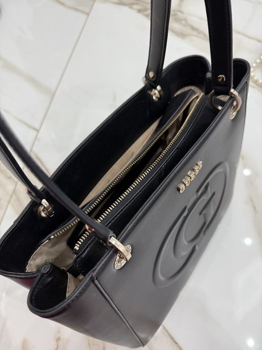 Дамска чанта Guess