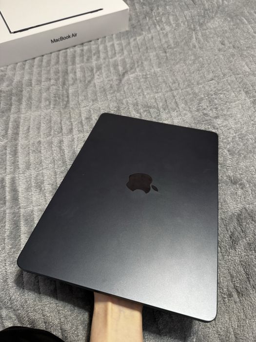 MacBook Air M2  в отличном состоянии
