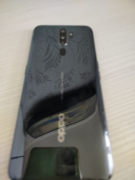 Мобильный телефон