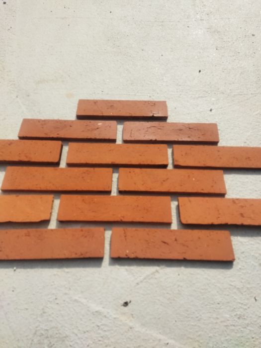 Vând caramida feliata rustica