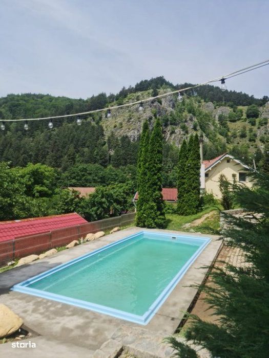 VANZARE / SCHIMB  PENSIUNE in zona de munte, langa Pestera Muierilor