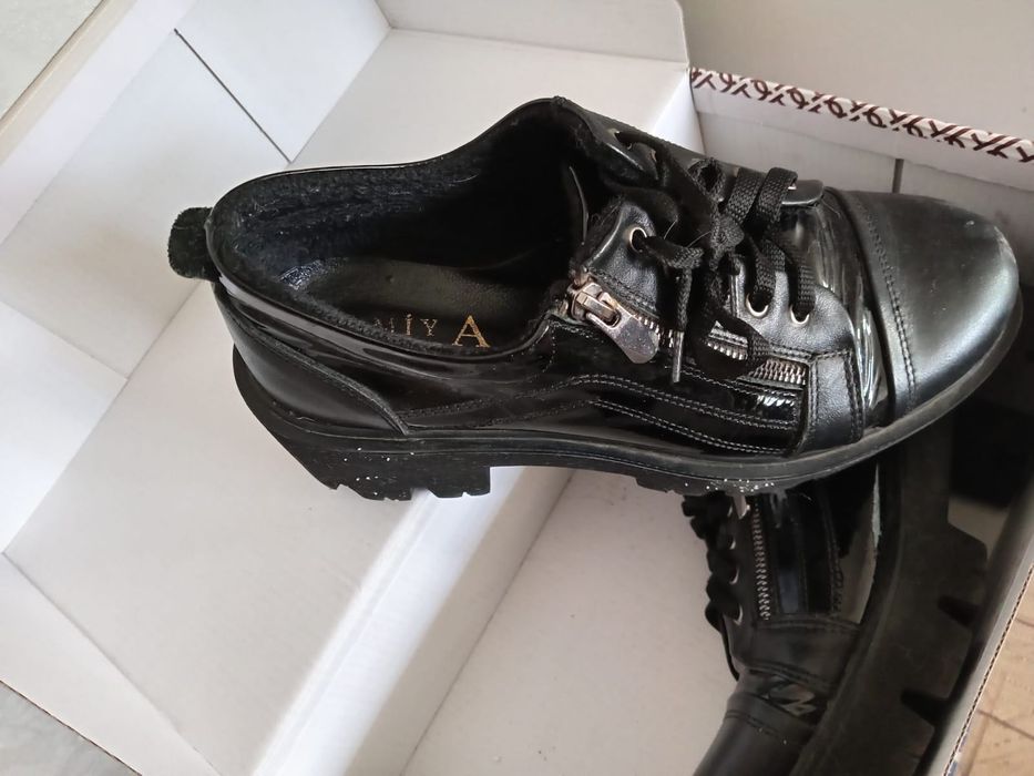 Продам женскую обувь