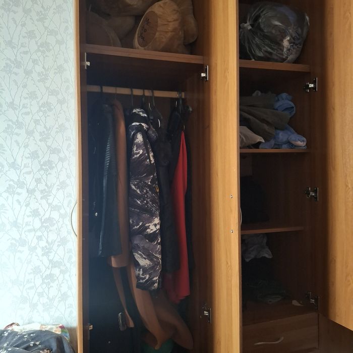 Продам  Шифоньер