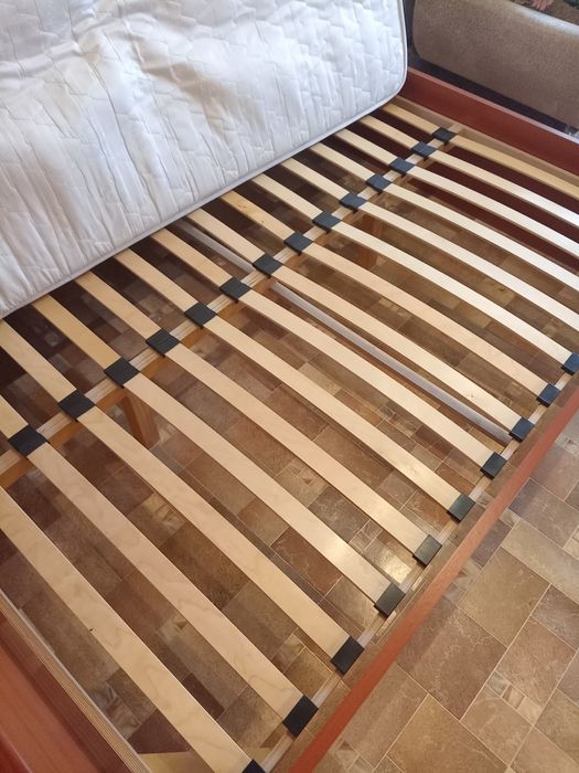 Кровать с матрасом 160х200