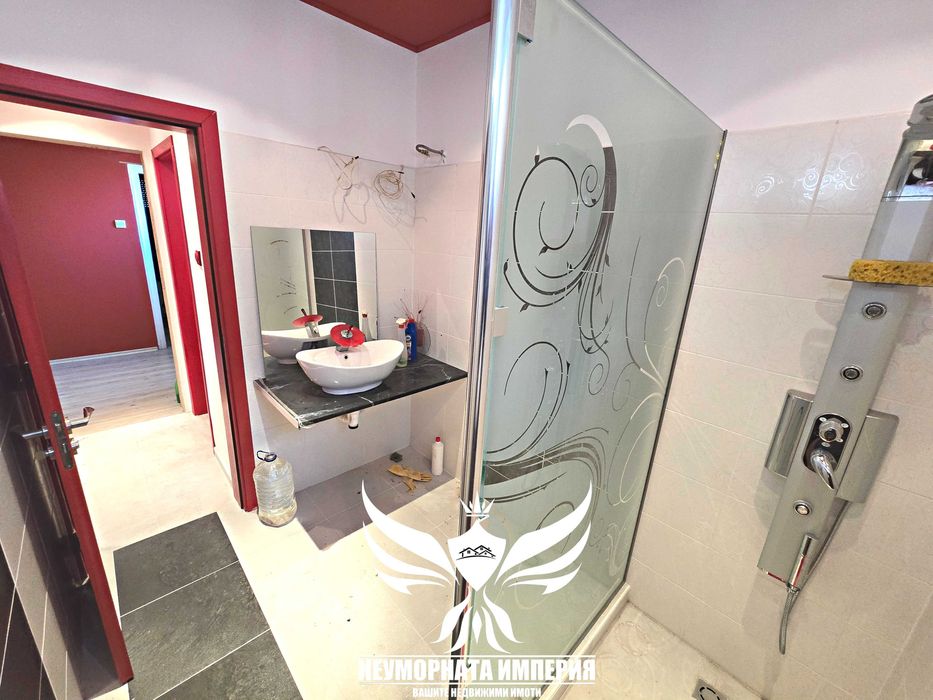 Продавам двуетажна къща РЗП 364кв. с 313кв.м. двор в гр.Асеновград