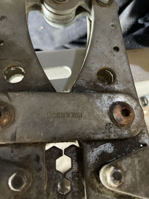 Cleste sertilizator cabluri electrice groase cu mai multe capuri inter