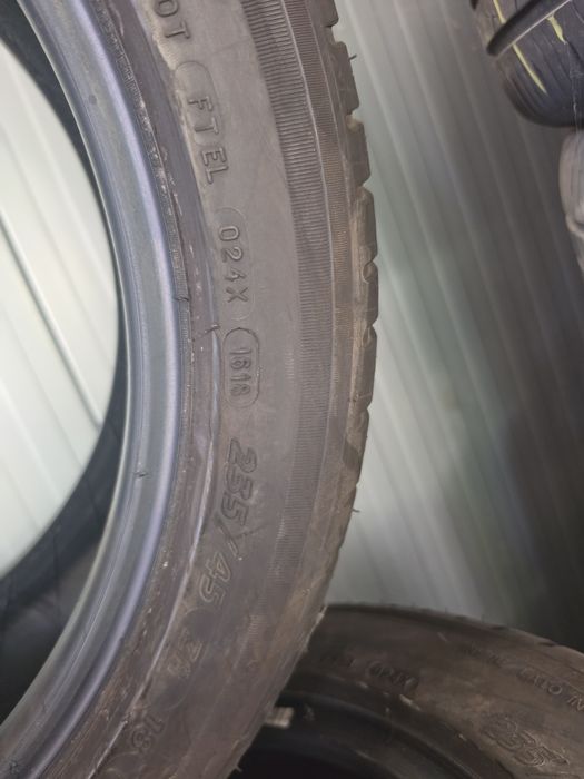 2 Броя 235/45/18 Michelin 6,8mm