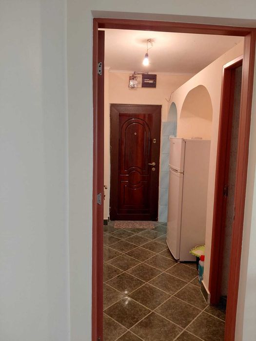 Ap  de vanzare renovat , 2 camere, loc. Barlad,  Aleea Parc nr 33etaj 3. Pret 50000 eur negociabil Tel  0752510322/ 0745986557