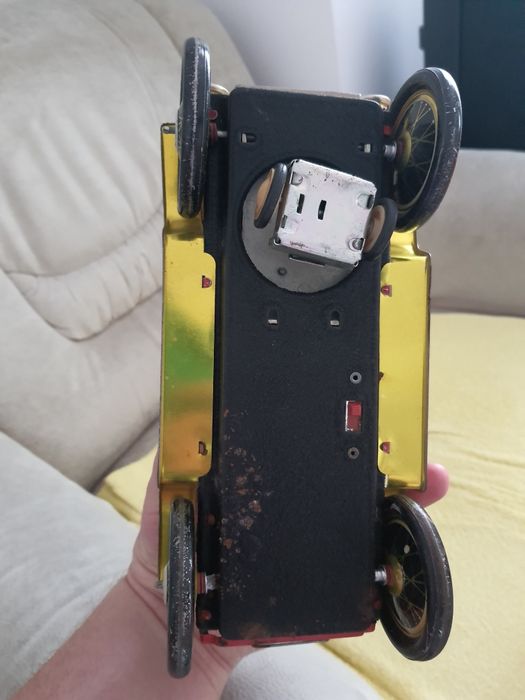 Macheta auto jucarie perioada comunista