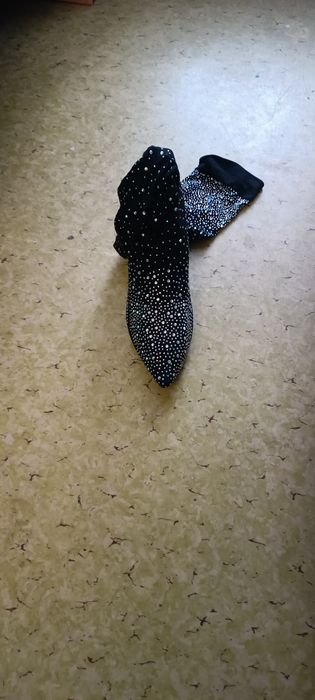 Обувки еластични