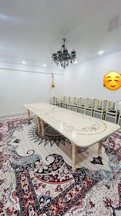 Продается гостинный стол