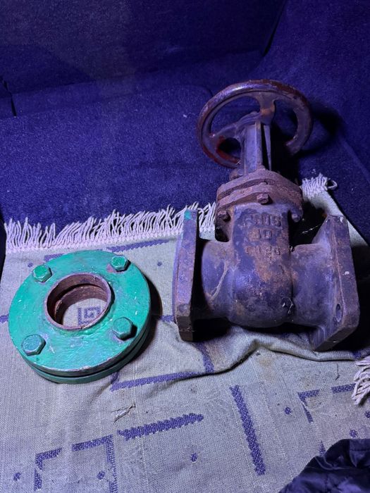 Продам задвижку на 80