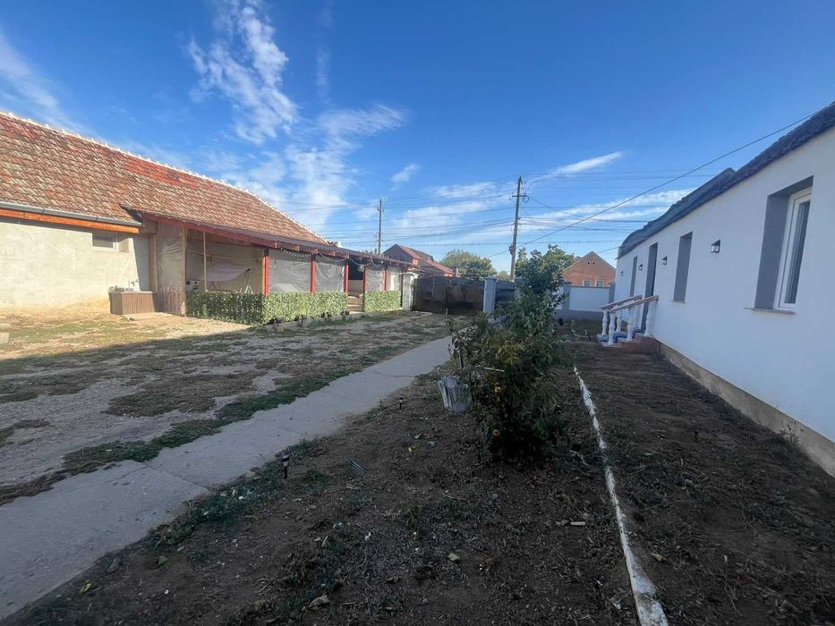 Casa de vânzare în Felnac pe principipala