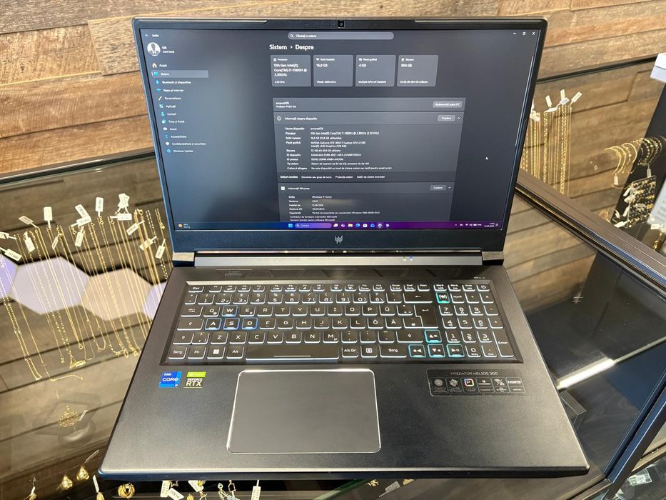 Amanet F28: Laptop ACER Predator Helios 300 (P)