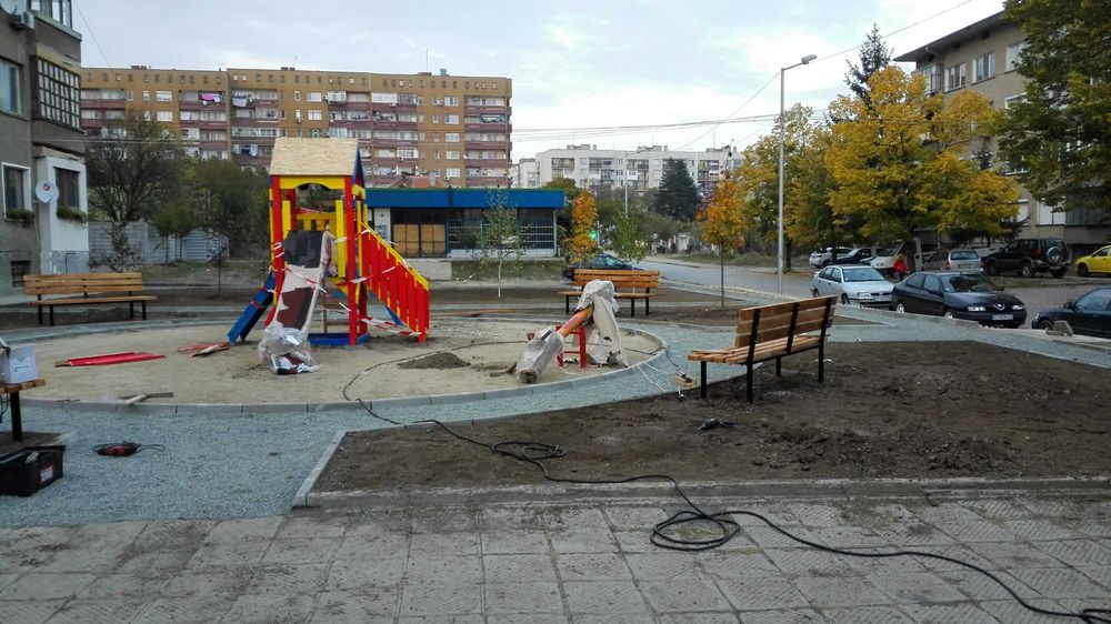 Оборудване за детски площадки и детски градини с екологични бои