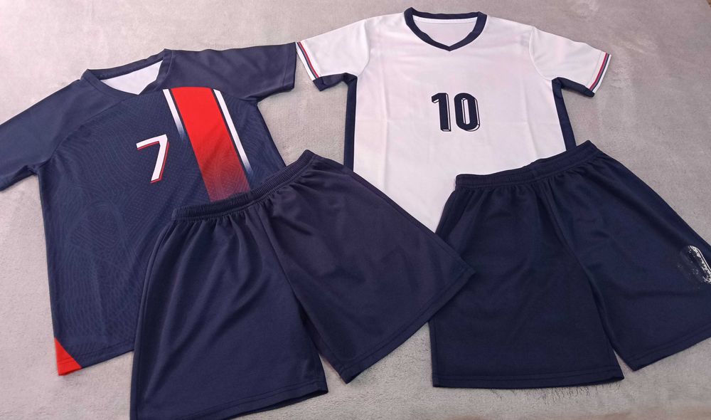 Подарявам детски футболни екипи