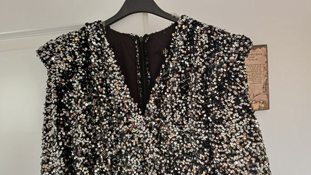 Rochie eleganta cu paiete