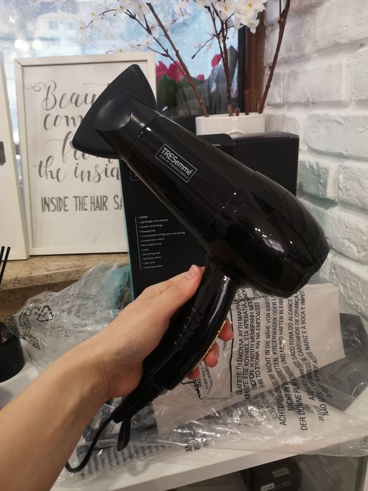 Ултра лек професионален сешоар TRESemme нов