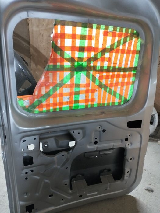 Дверь Ларгус задняя