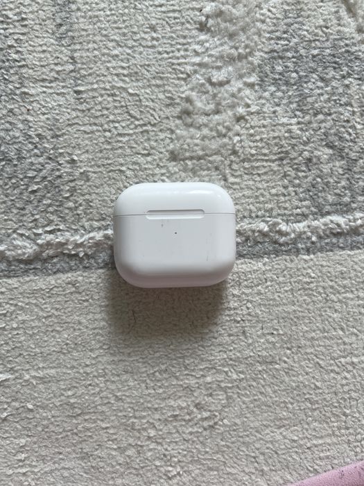 Продам AirPods 4 срочно